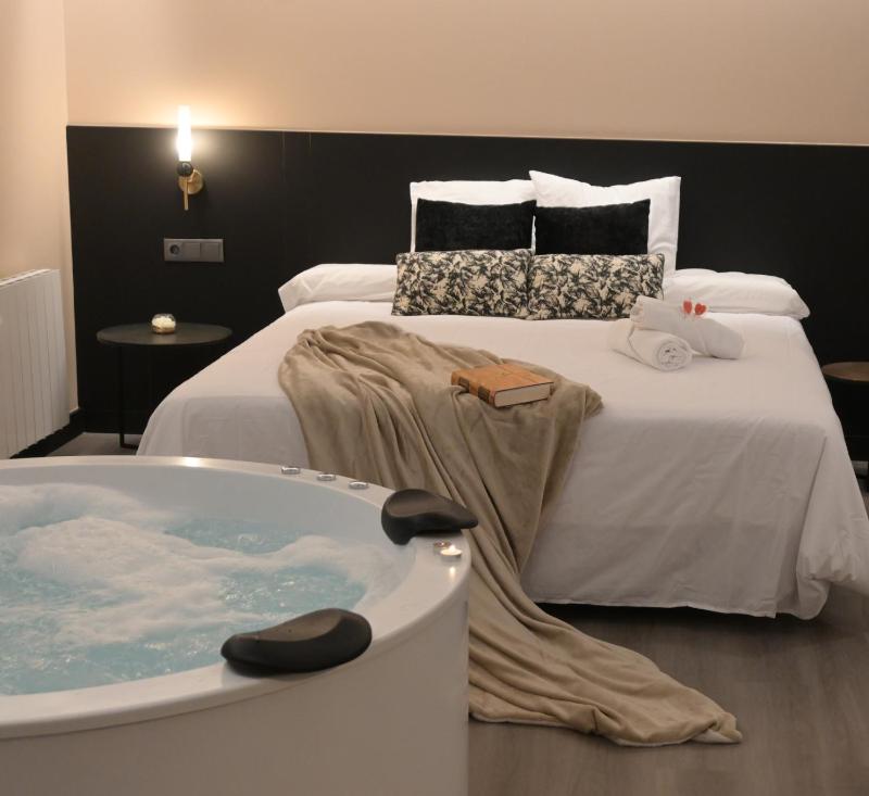 One-Bedroom Apartment with Balcony image 4