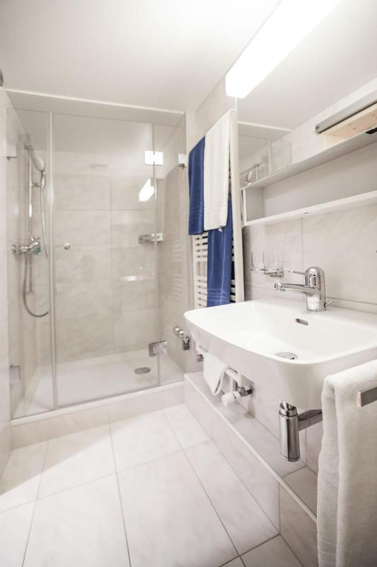 Triple Room with Balcony image 2