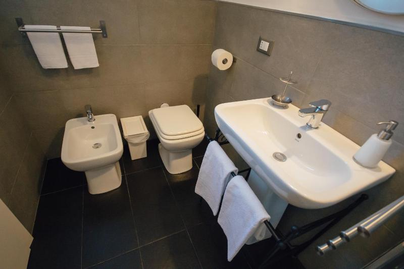 Double or Twin Room with Balcony image 3