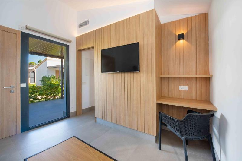 Silver Bungalow image 4