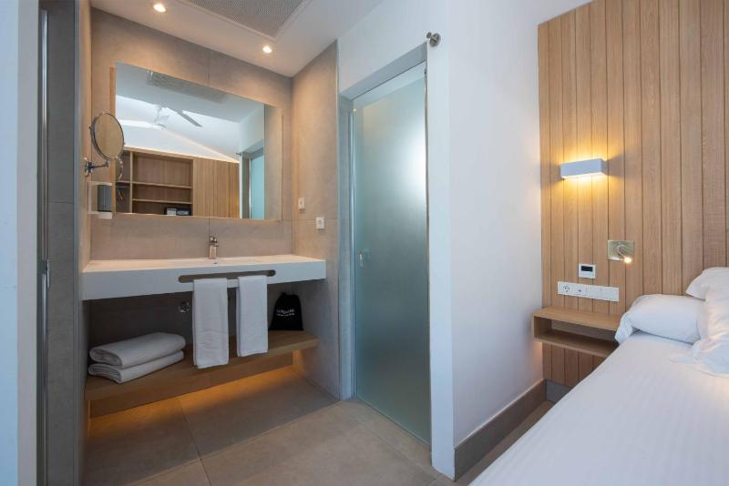 Silver Bungalow image 3