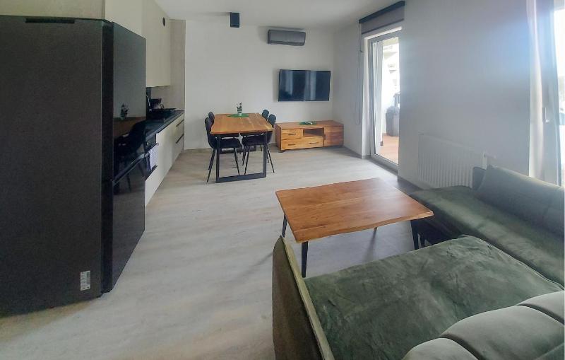 Stunning Apartment In Sianozety With Wifi - image 4