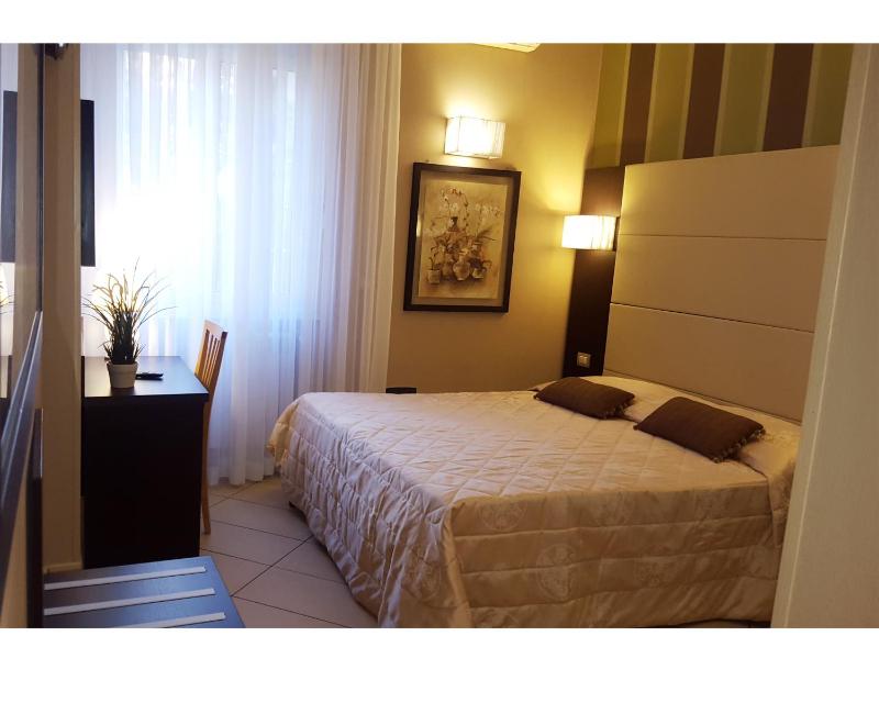 Double or Twin Room image 4