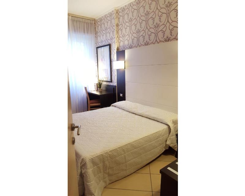 Double or Twin Room image 2