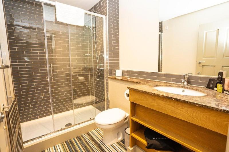 Small Double Room image 3