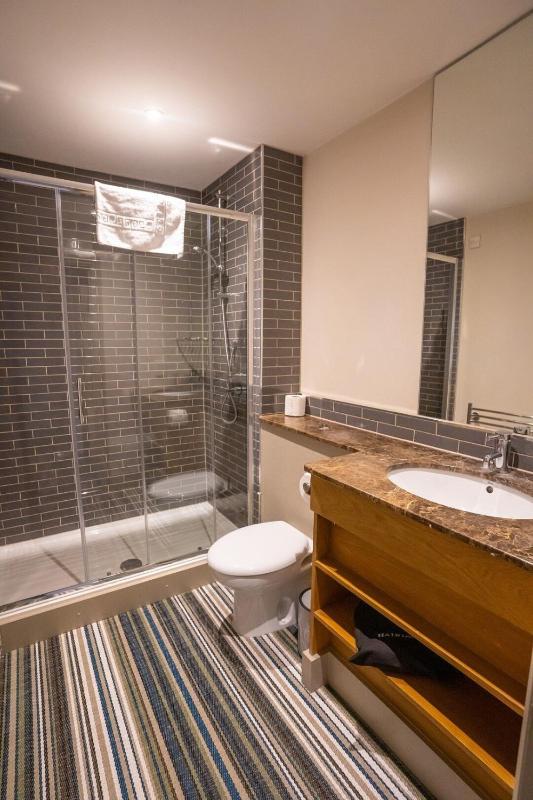 Standard Double Room image 3