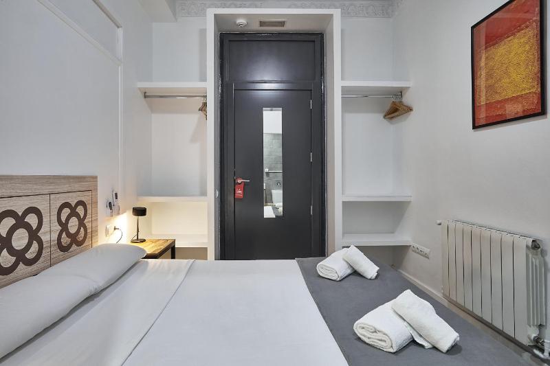 Ella Hostel Gran Vía - image 16