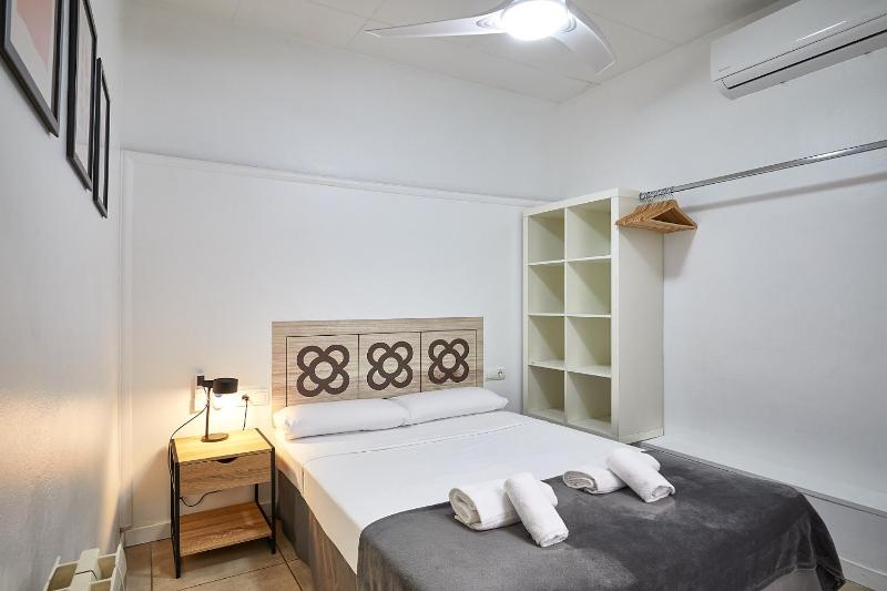 Double Room with Shared Bathroom image 3