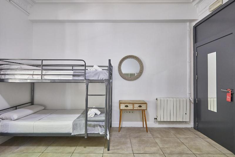 Quadruple Room with Shared Bathroom image 3