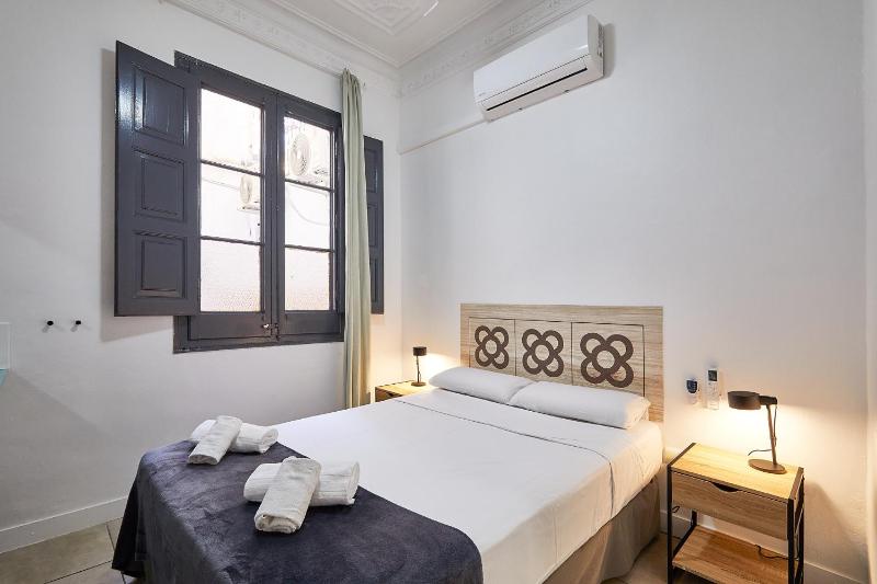 Double Room with Shared Bathroom image 4