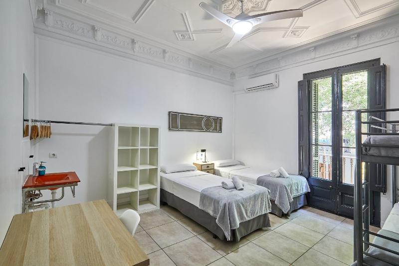 Quadruple Room with Shared Bathroom image 4