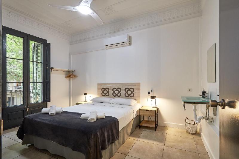 Double Room with Shared Bathroom image 1