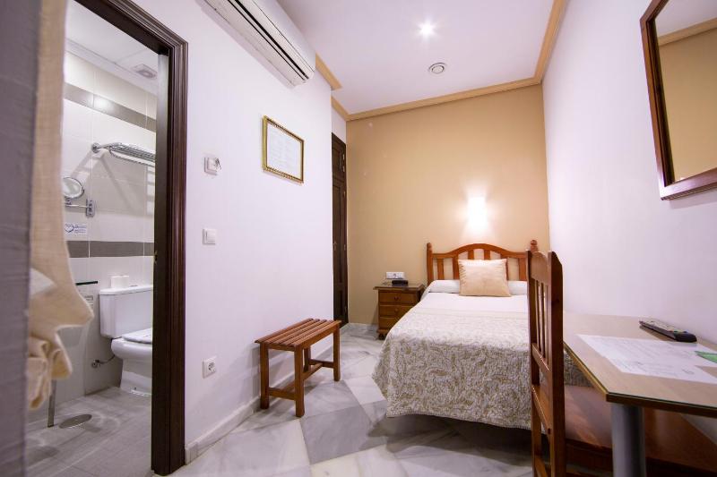 Single Room image 1