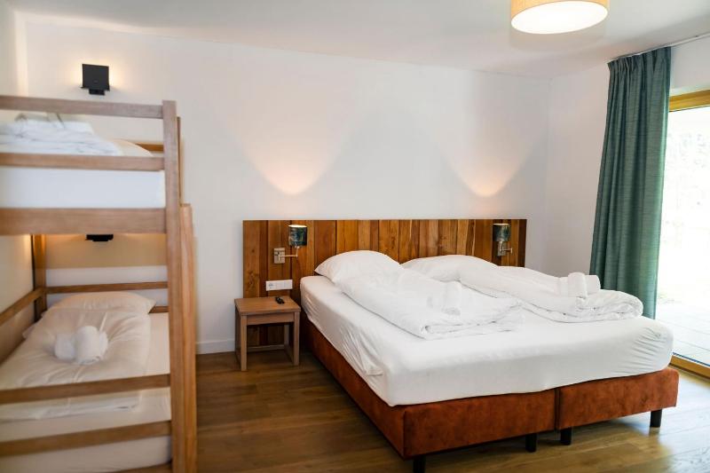 Five-Bedroom Apartment with Balcony or Terrace (K14) image 3