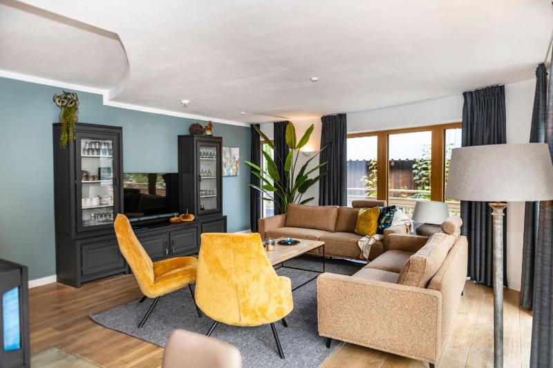 Five-Bedroom Apartment with Balcony or Terrace (K14) image 4