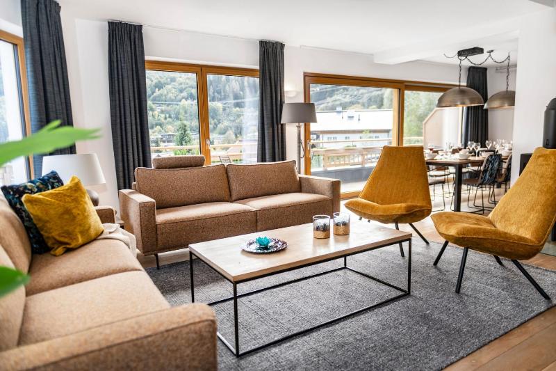Five-Bedroom Apartment with Balcony or Terrace (K14) image 2