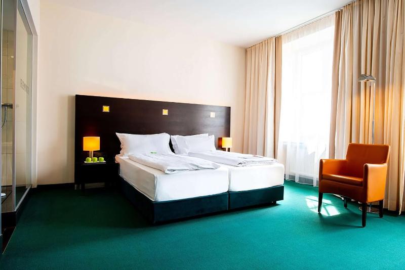 Superior Plus Twin Room image 3