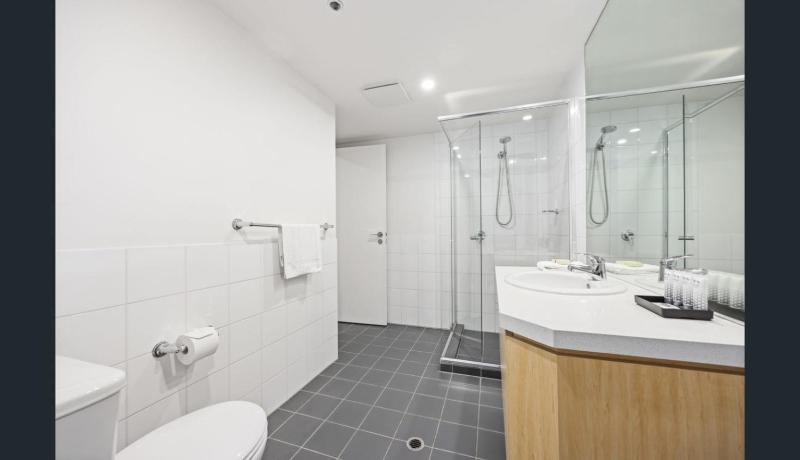 Happy BNB deluxe suit in adelaide CBD - image 15