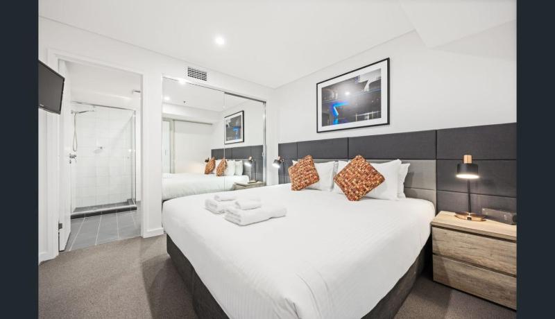 Happy BNB deluxe suit in adelaide CBD - image 10