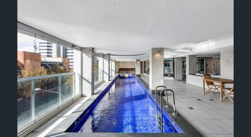 Happy BNB deluxe suit in adelaide CBD - image 14