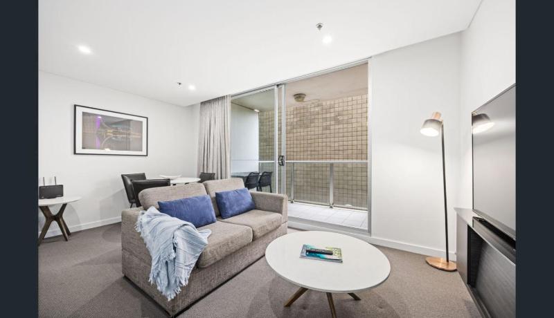 Happy BNB deluxe suit in adelaide CBD - image 2
