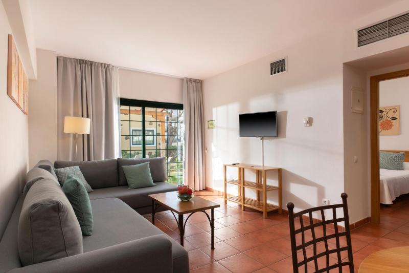 Bungalow (2 Adults + 1 Child) image 4