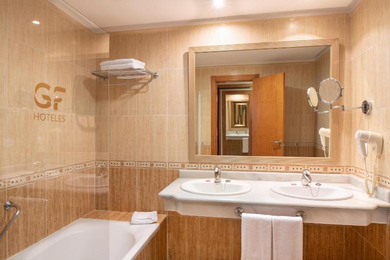 Double Room (2 Adults) image 4