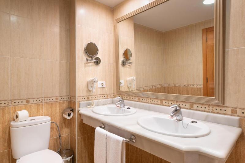 Double Room (3 Adults) image 3