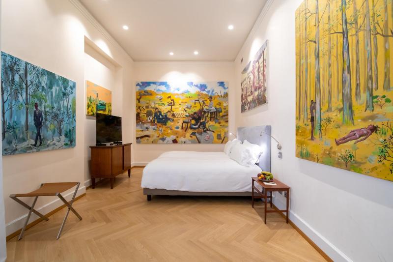 Deluxe Room with Courtyard View image 1