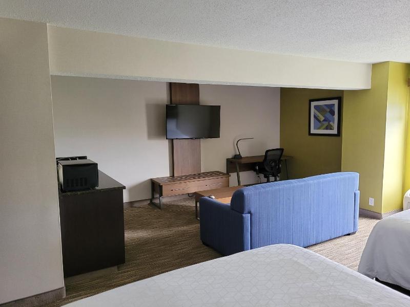 Suite with Two Queen Beds image 2