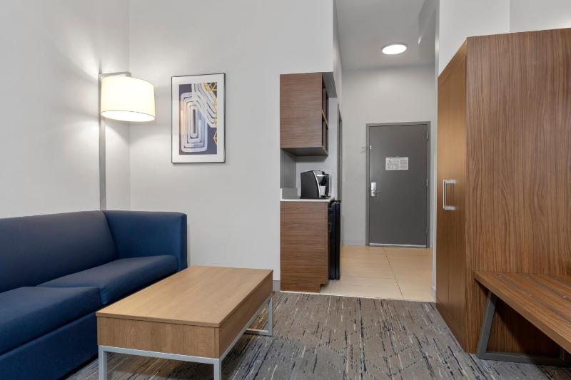 King Suite with Sofa Bed image 2
