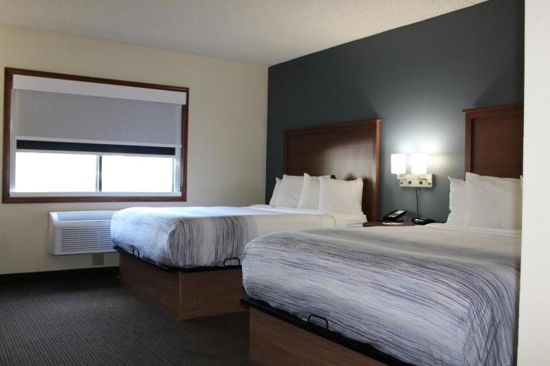 Executive Queen Room with Two Queen Beds - Non-Smoking image 4