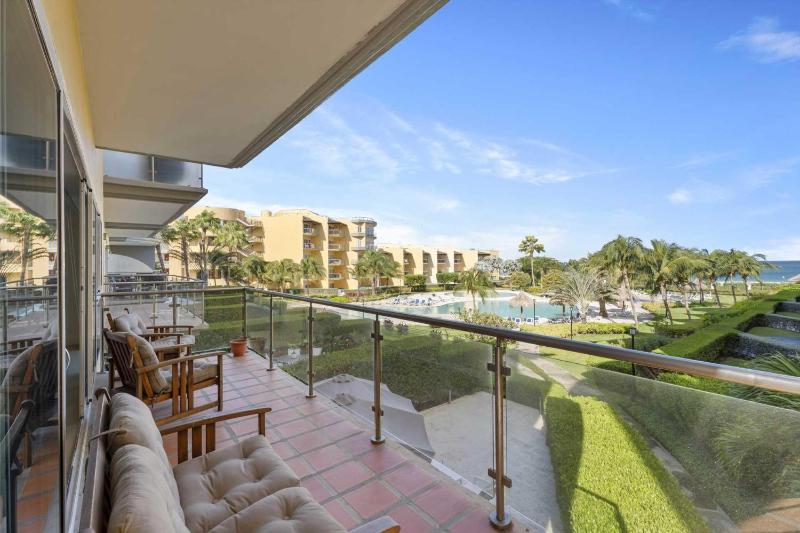 Beachfront - Sapphire Vista 3BR condo - A247 - image 1