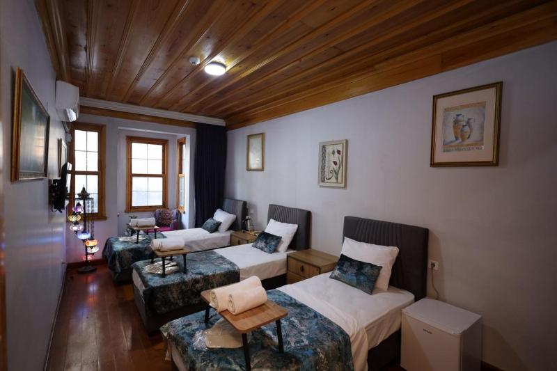 Deluxe Triple Room image 1