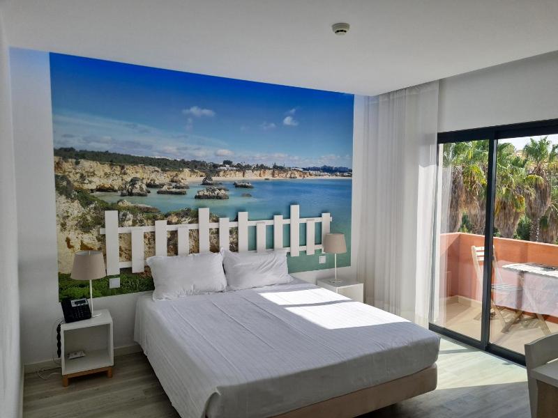 Deluxe Double Room with Balcony image 1