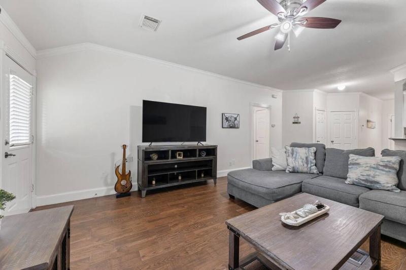 Perfect Harmony - Near Stadiums Airport & Downtown - image 15