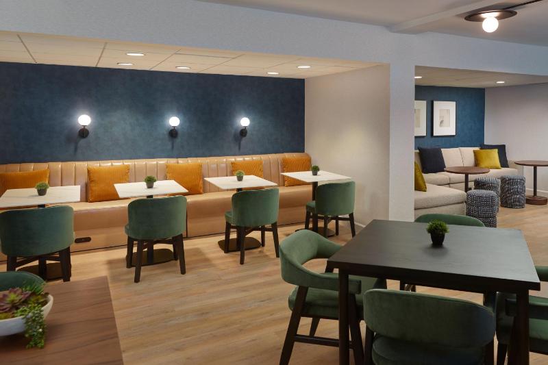 Executive Suite, 1 King image 2