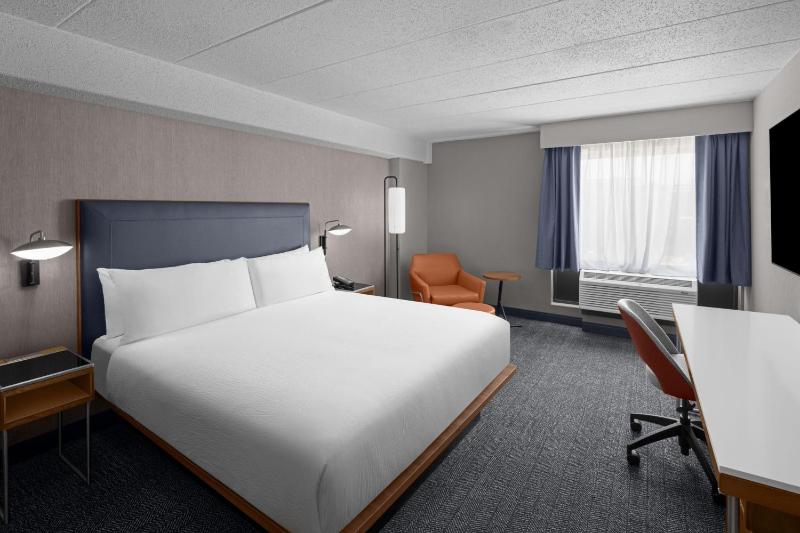 King Room with Sofa Bed image 1