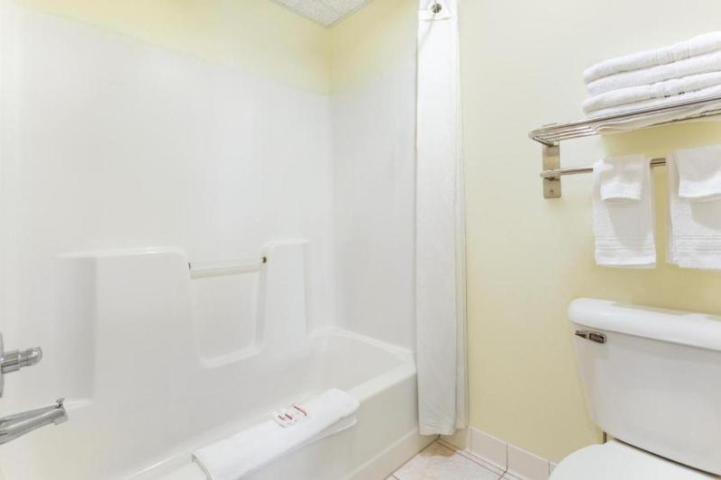 Standard Double Room image 3
