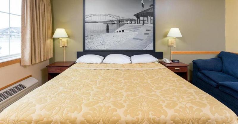 Deluxe Triple Room with Sea View image 2