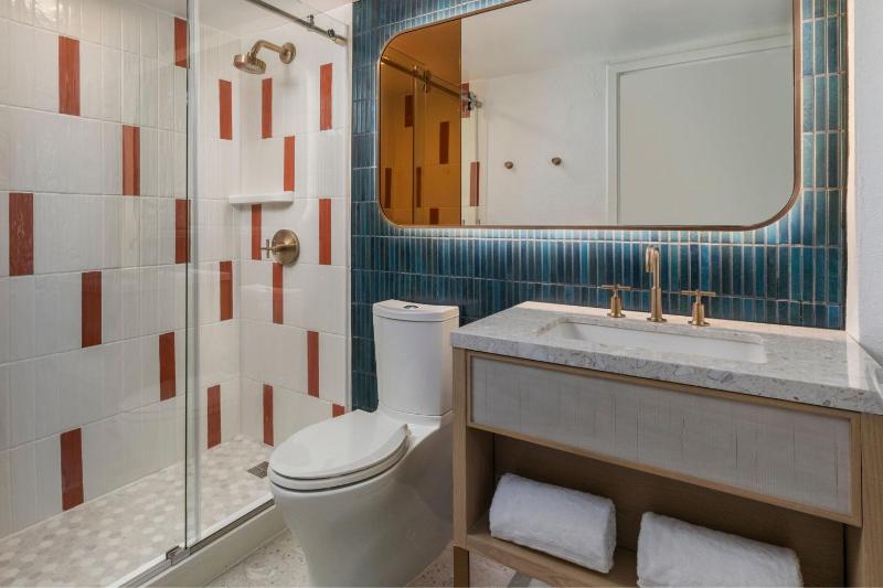 King Room with Balcony and Ocean View image 2