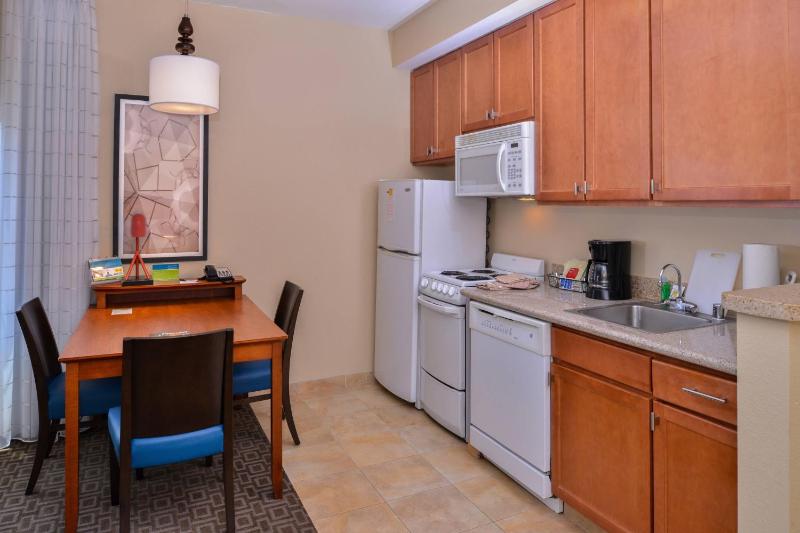 One-Bedroom King Suite with Sofa Bed image 4