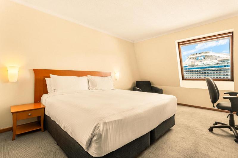 Queen Room Harbour View image 2
