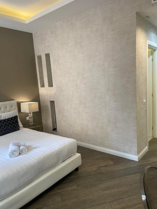 Superior Double Room-Via del Corso with balcony image 4