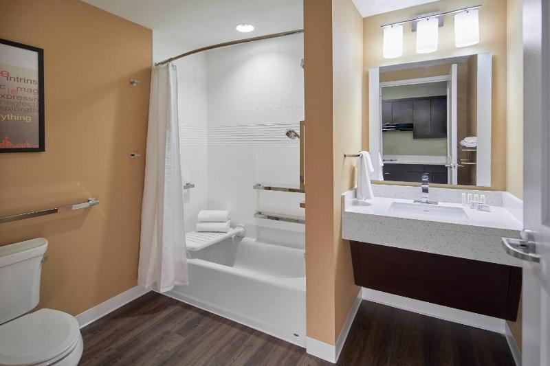 Studio with Two Queen Beds end unit image 2