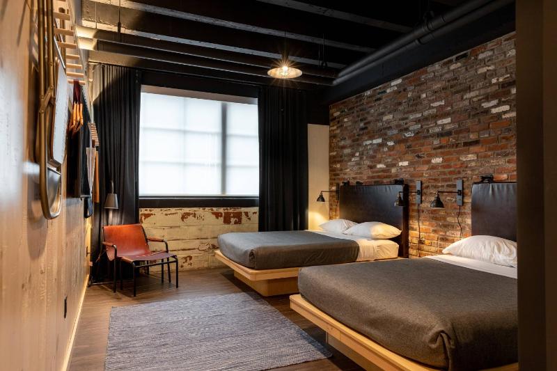 Queen Room with Two Queen Beds image 3
