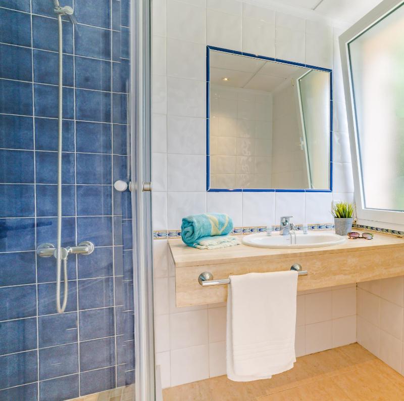Three-Bedroom Villa image 4