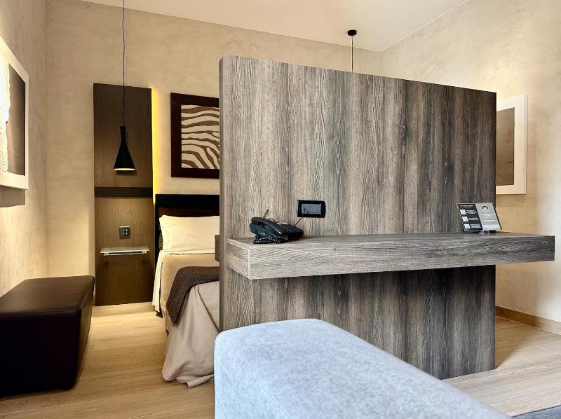 Large Deluxe Triple Room image 1