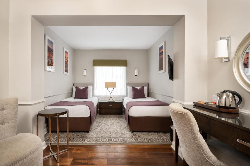 Twin Room image 1