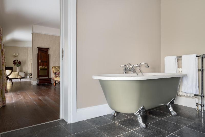 Suite with Garden View image 2